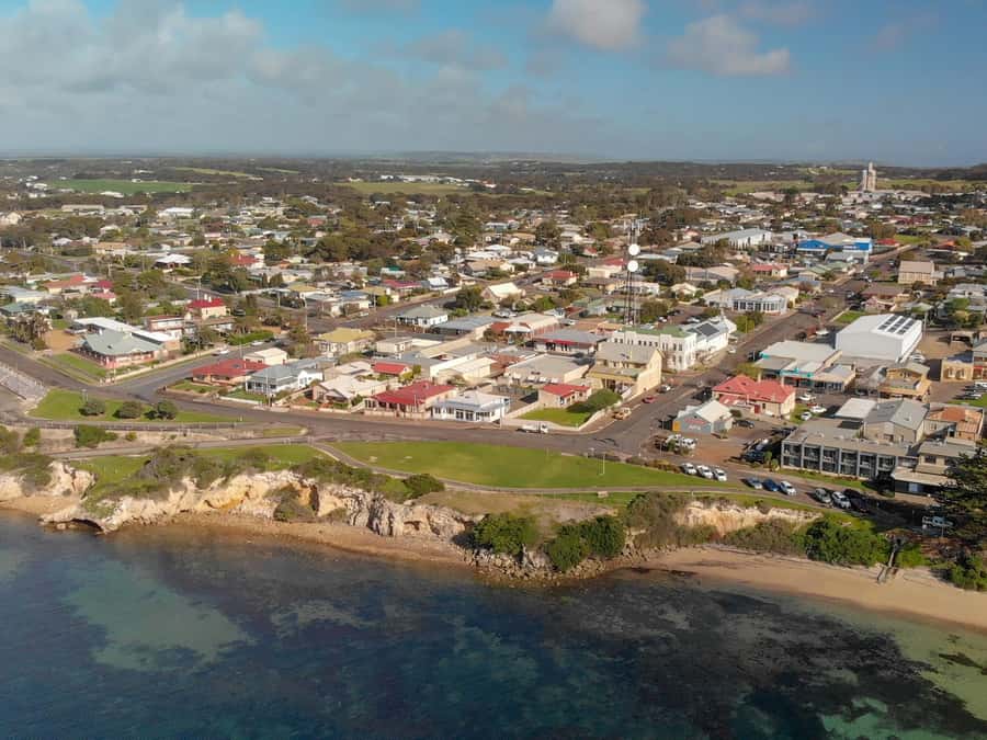 Kangaroo Island: Half-Day Tour Guided Coach Tour - Kangaroo Island Brewery: local beer, cider, and a clear age rule