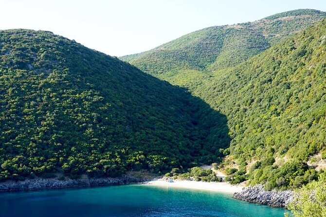 Kefalonia Highlights - Bus & Cruise, Assos & Lunch in Fiscardo - Assos and its short walk through Venetian Kefalonia