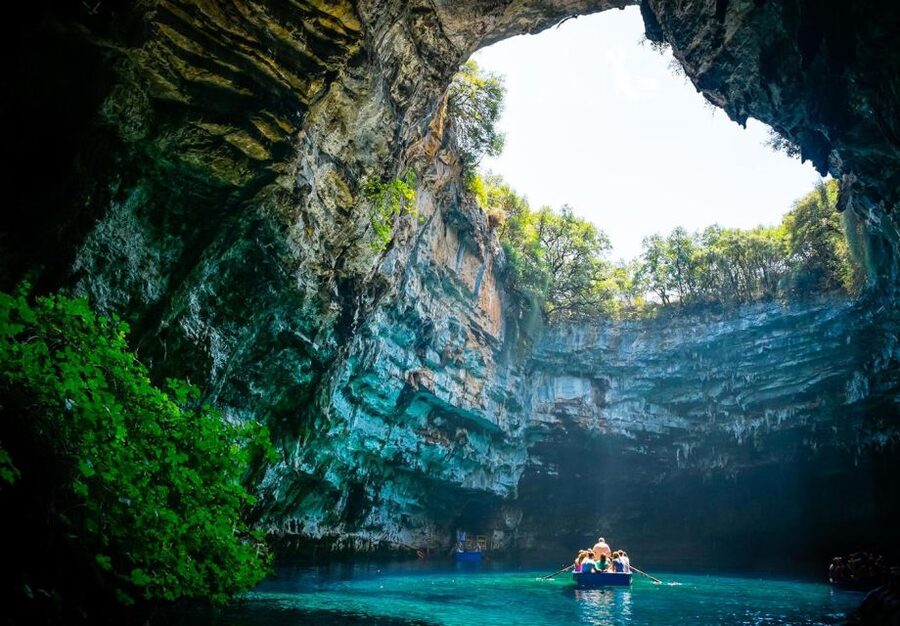 Kefalonia: Island Highlights Bus and Boat Tour with Lunch - Fiskardo: harbor views with lunch included