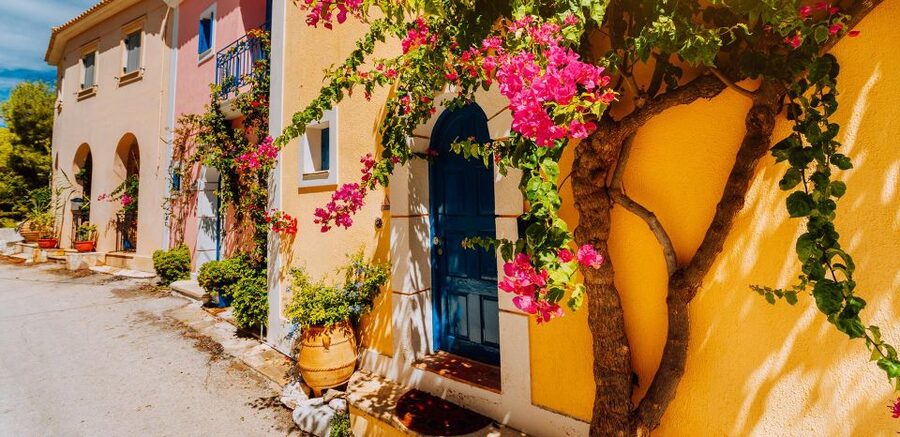 Kefalonia: Island Highlights Bus and Boat Tour with Lunch - Assos: postcard scenery on a short clock