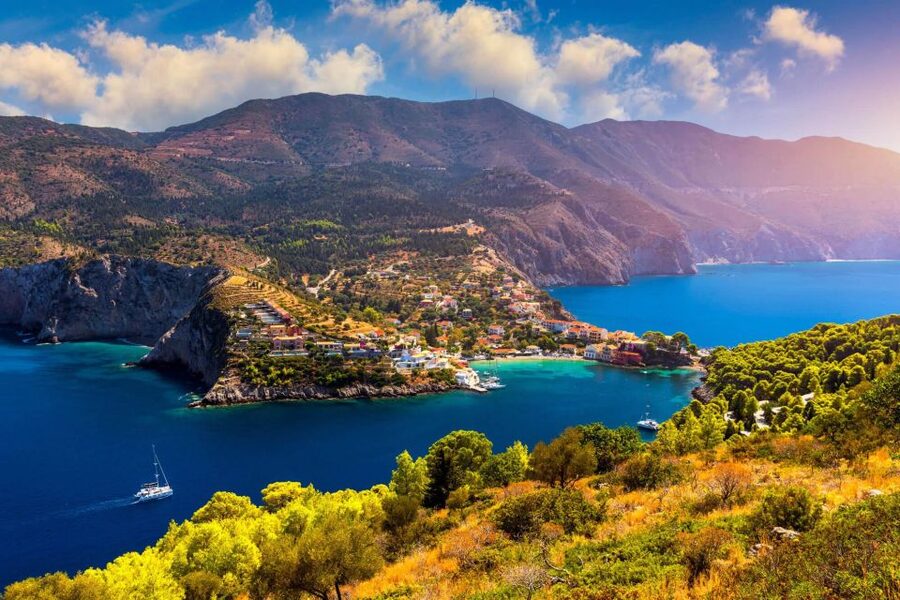 Kefalonia: Island Highlights Bus and Boat Tour with Lunch - Myrtos Beach: a fifteen-minute classic