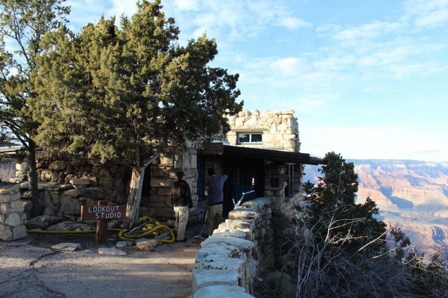 Kingman: Grand Canyon National Park South Rim Bus Tour - Why the separate guide matters