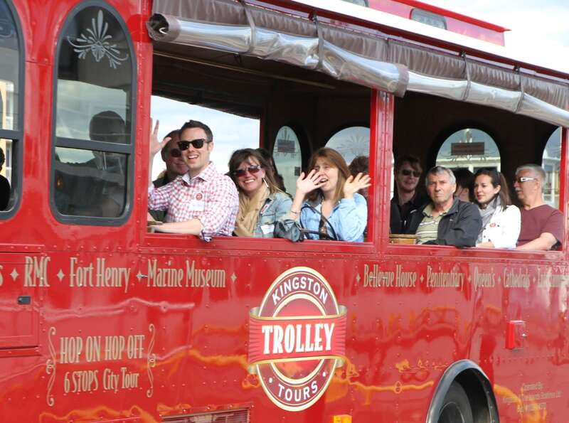 Kingston: Hop-On Hop-Off Trolley Tour - Market Square as your practical mid-tour break