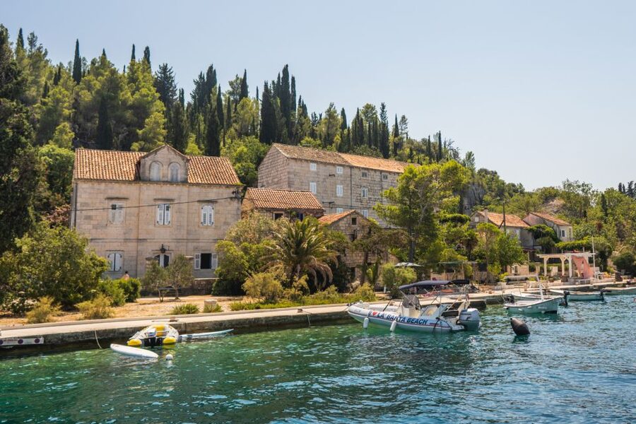 Korčula 3 ISLAND CATAMARAN TOUR Badija - Vrnik - Stupe - Stupe: clear water and the Moro Beach question