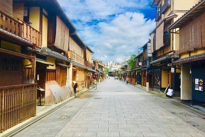 Kyoto: Nijo, Kinkaku-ji, Arashiyama, Kiyomizu & Fushimi Inari - Nijo Castle’s gardens and historic interiors