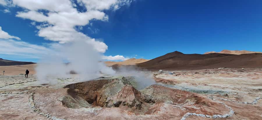 La Paz: 5-Day Uyuni Salt Flats by Bus - Day three: flamingos at five highland lagoons
