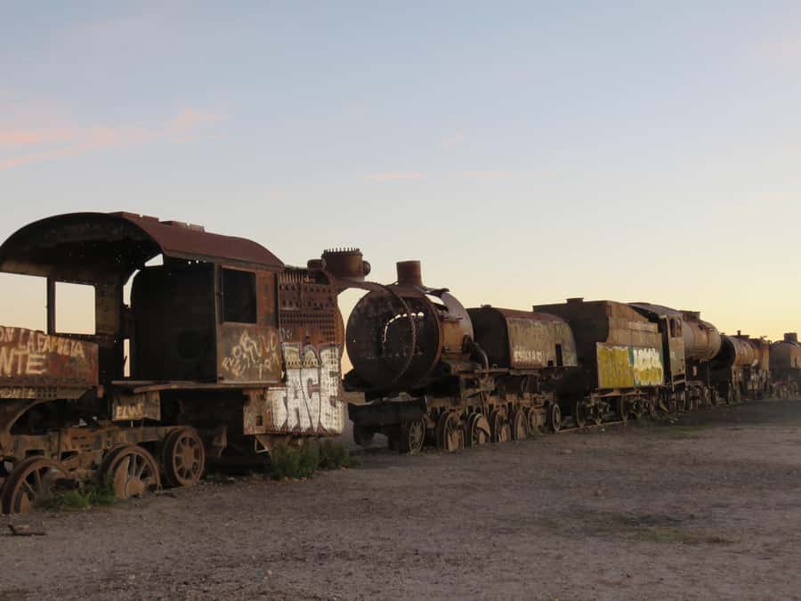 La Paz: Uyuni Salt Flats Tour by Bus - Colchani and the people who work the salt