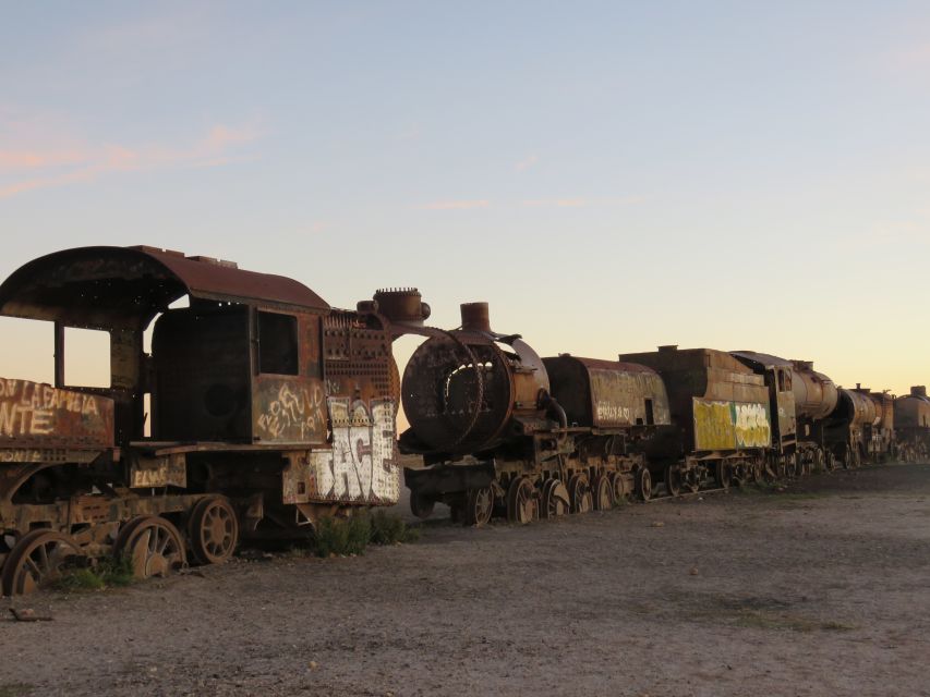 La Paz: Uyuni Salt Flats Tour by Bus - Lunch on the salt flats