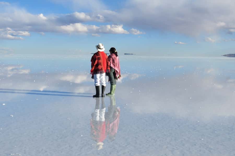 La Paz: Uyuni Salt Flats Tour by Bus - The overnight bus from La Paz