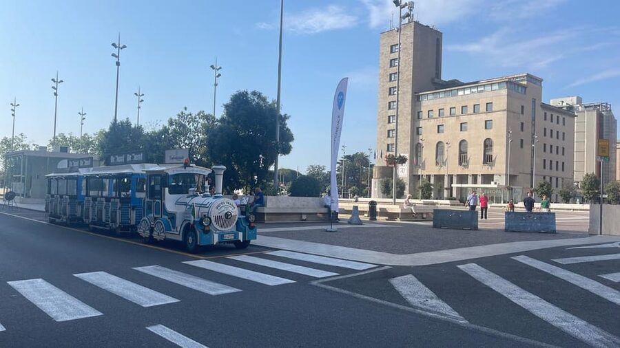 La Spezia: tour HOP ON HOP OFF con trenino e guida turistica - Corso Cavour and Garibaldi’s La Spezia connection