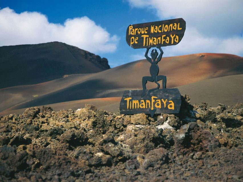 Lanzarote: Full Day Bus Tour with Scenic Views - La Geria shows Lanzarote’s inventive farming