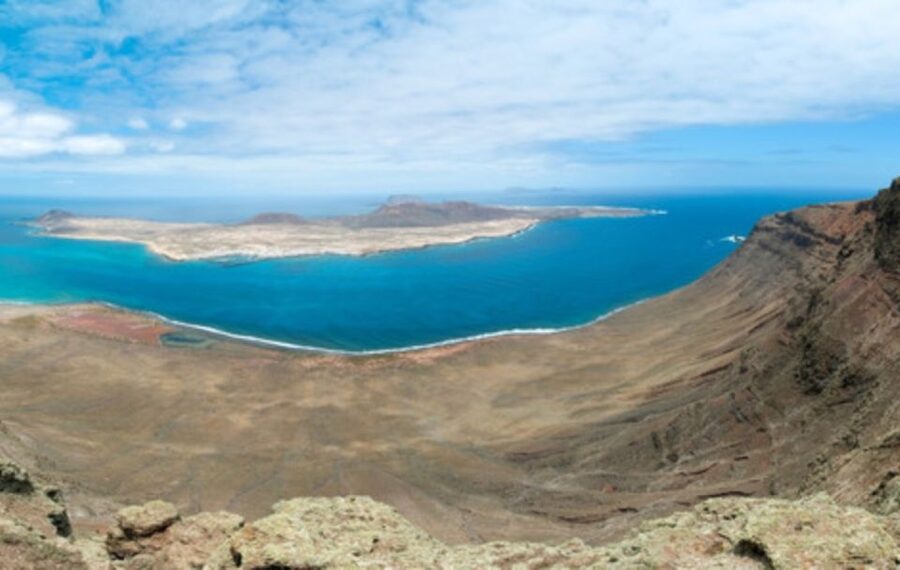 Lanzarote: Full Day Bus Tour with Scenic Views - Comfort, walking, and family suitability