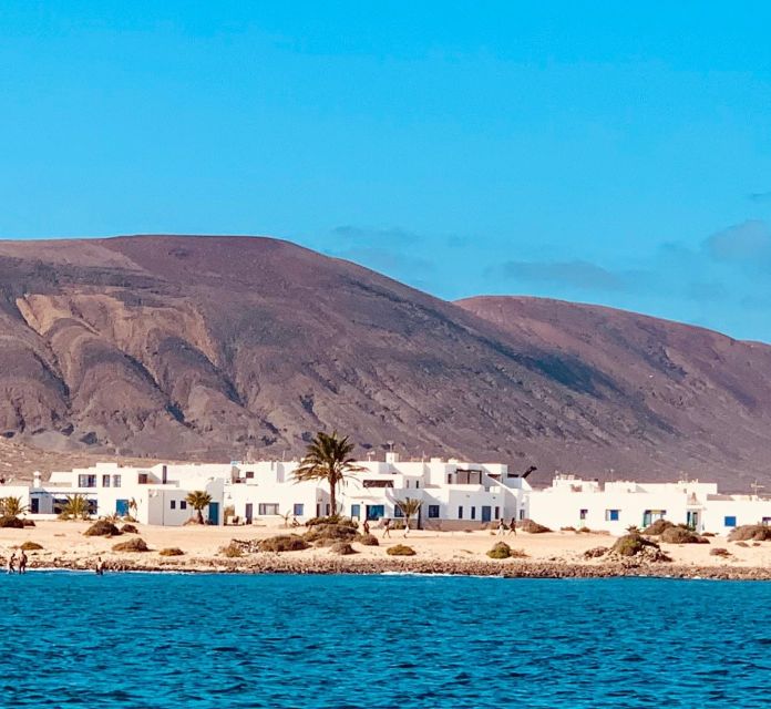Lanzarote: Return Ferry to La Graciosa with Bus Pickup - Sailing from Órzola to La Graciosa