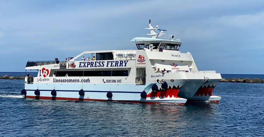 Lanzarote: Return Ferry to La Graciosa with Bus Pickup - The morning pickup from Lanzarote resorts
