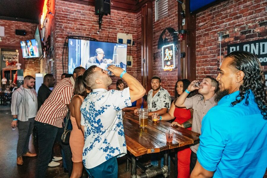 Las Vegas: Club Crawl and Party Bus with Free Drinks - What the $85 price really buys you