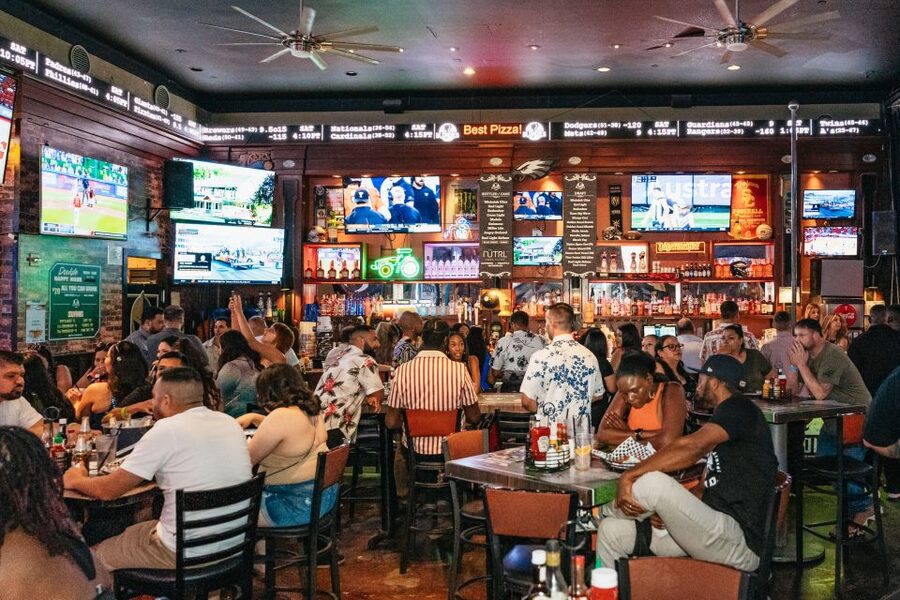 Las Vegas: Club Crawl and Party Bus with Free Drinks - The party bus: free drinks with strict rules