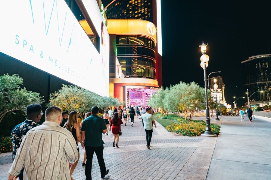 Las Vegas: Club Crawl and Party Bus with Free Drinks - The final nightclub and DJ-focused finish