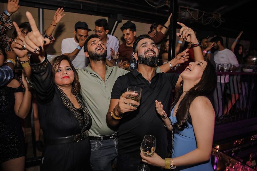 Las Vegas: Club Crawl by Party Bus w/ Free Drinks - Dress carefully or risk missing the club
