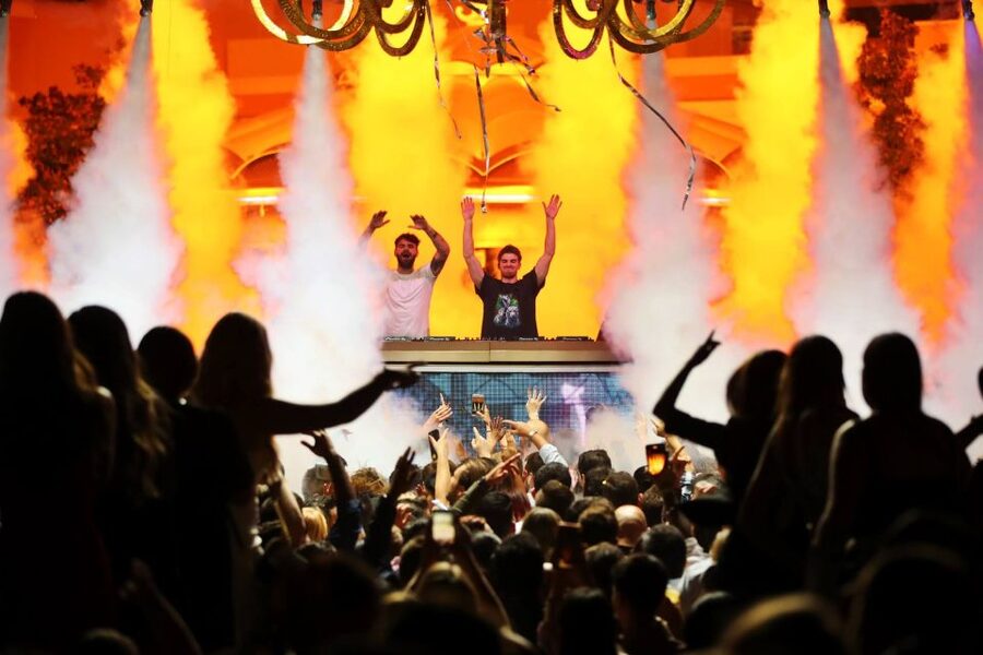 Las Vegas: Club Crawl by Party Bus w/ Free Drinks - Choosing among the possible clubs