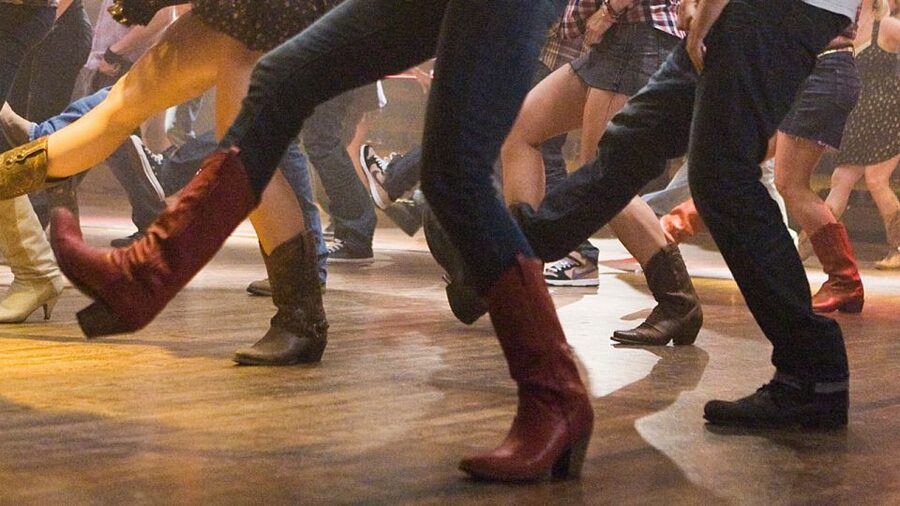 Las Vegas: Country Bar Crawl by Party Bus w/ Mixed Drinks - A country night that starts before the first bar