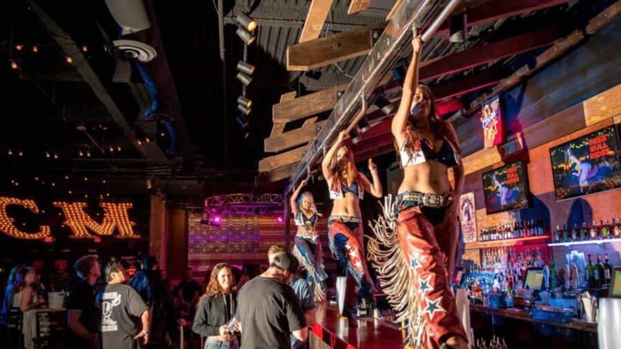 Las Vegas: Country Bar Crawl by Party Bus w/ Mixed Drinks - What happens on the party bus