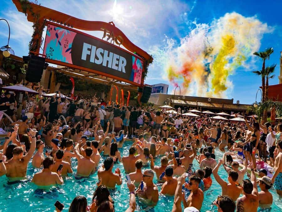 Las Vegas: Famous Pool Party Tour with Party Bus & Drinks - Who should book this pool party tour