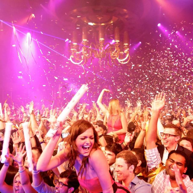 Las Vegas: Nightclub and Bar Crawl with Party Bus and Drinks - Why the party bus changes the night