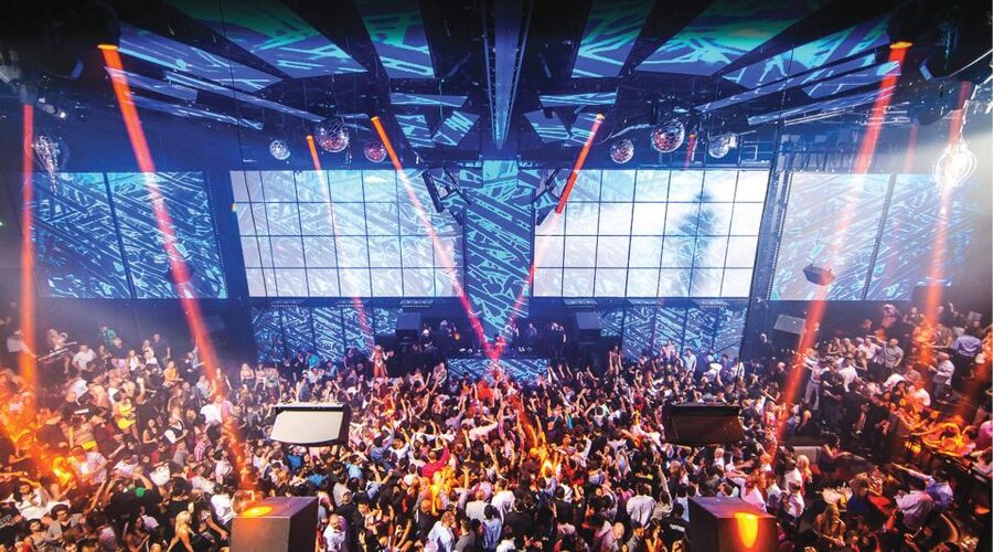 Las Vegas: Nightclub and Bar Crawl with Party Bus and Drinks - The Las Vegas dress code is part of the ticket