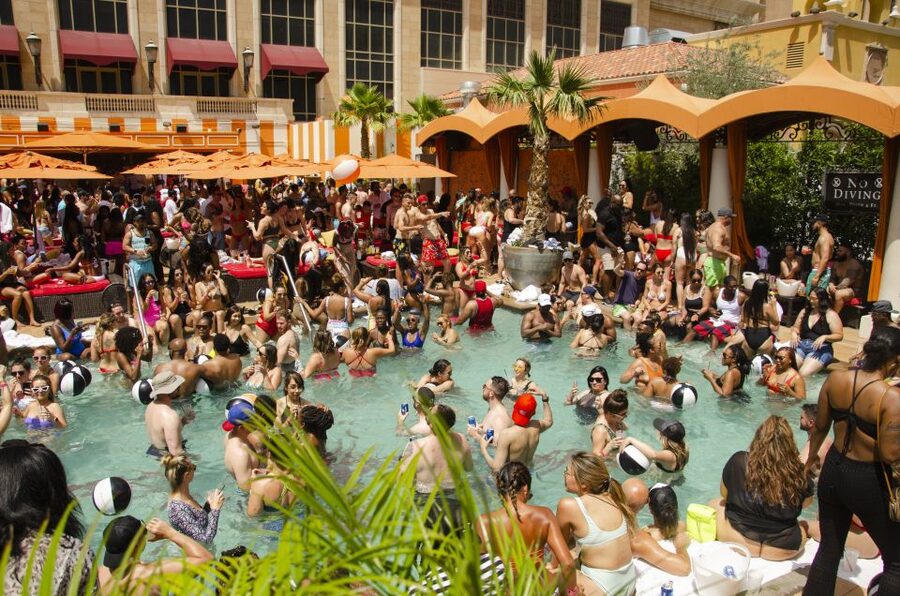 Las Vegas: Party Bus Day Club Tour with Drinks & Club Entry - The Open-Bar Party Bus Is Half the Experience