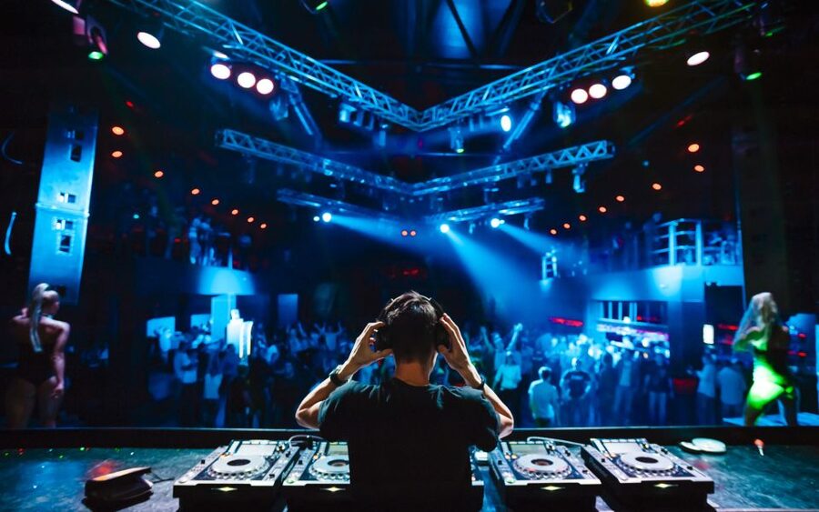 Las Vegas: Party Bus Nightclub Crawl - First club: the value of getting past the rope