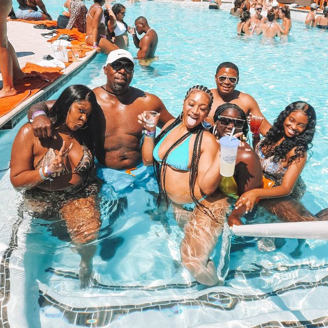 Las Vegas: Pool Crawl with Free Drinks on the Party Bus - The 30-minute party bus ride
