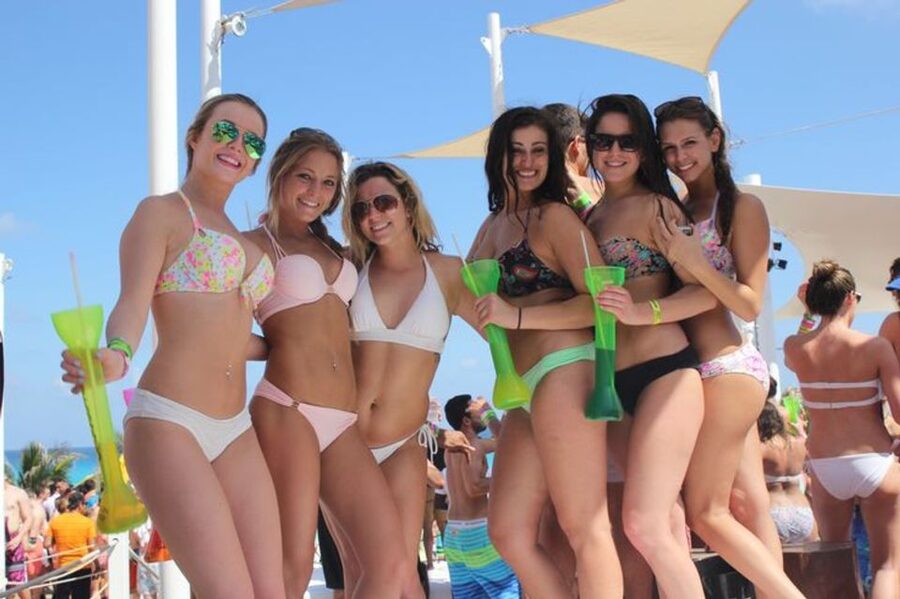 Las Vegas: Pool Party Crawl by Party Bus - Who should book this crawl