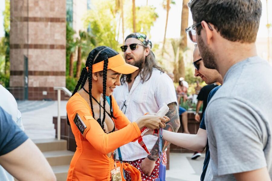 Las Vegas Strip: 3-Stop Pool Party Crawl with Party Bus - How the five-hour Las Vegas pool crawl works