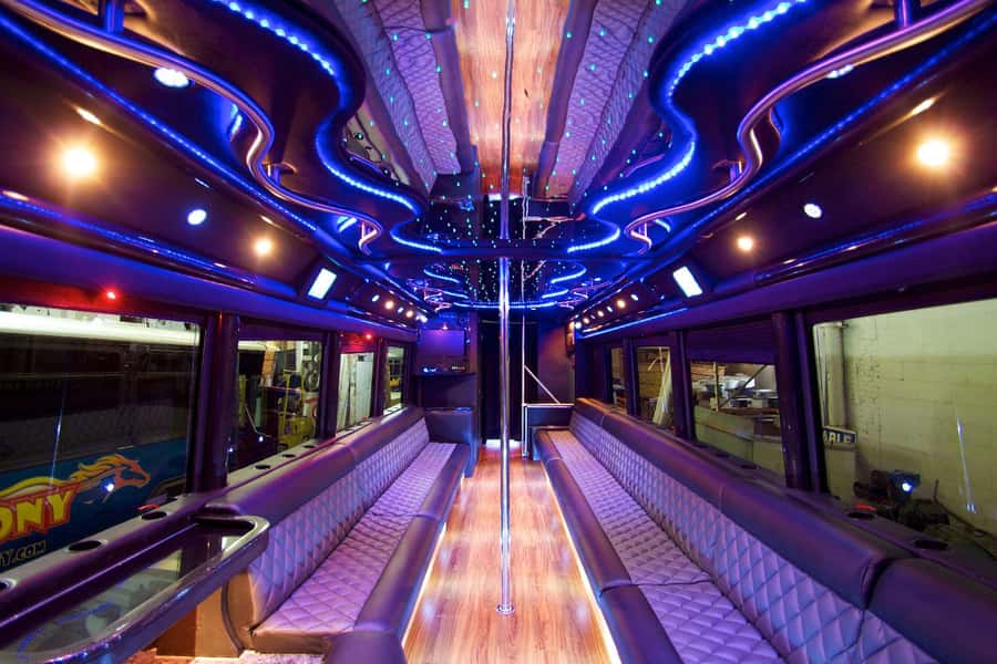 Las Vegas: VIP Club Crawl with Party Bus and Drinks - The First Bar Sets the Pace