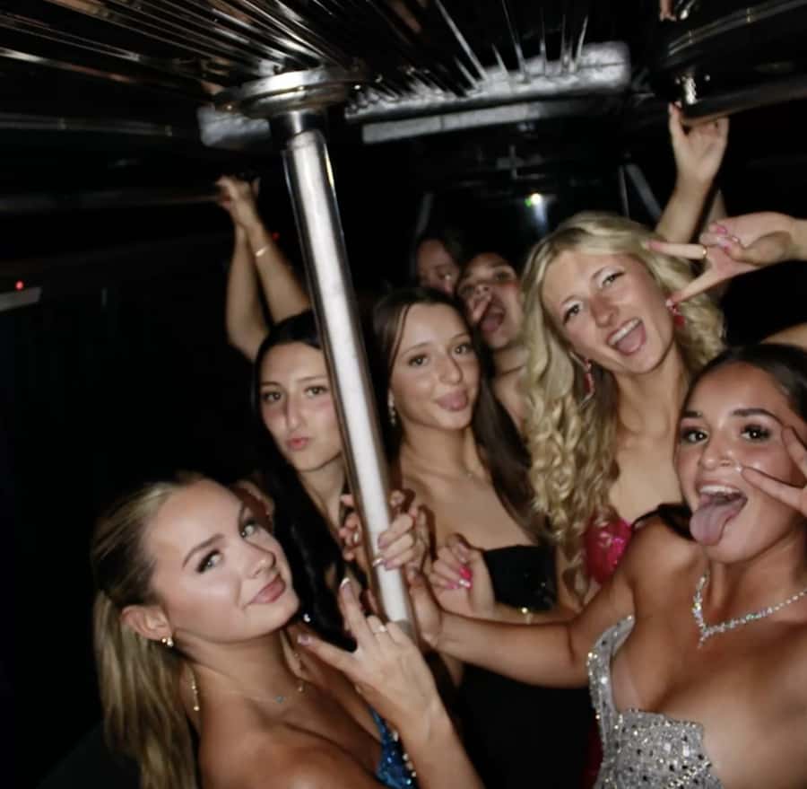 Las Vegas: VIP Club Crawl with Party Bus and Drinks - FAQ
