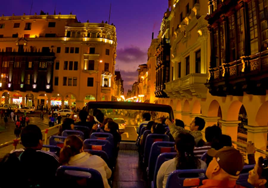 Lima : City tour 360° Panoramic bus - Sightseeing Tour - Plaza San Martín introduces the republican capital