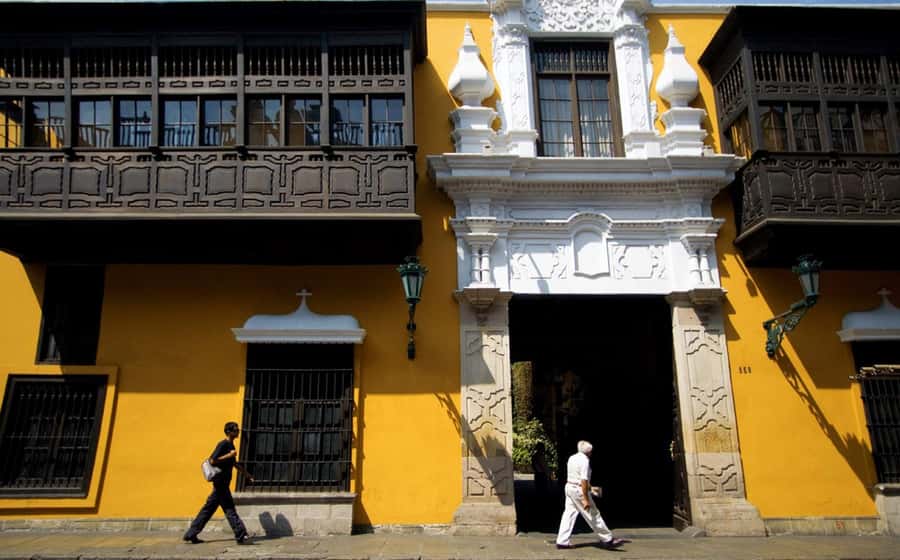 Lima : City tour 360° Panoramic bus - Sightseeing Tour - Plaza Mayor puts Lima’s power on display
