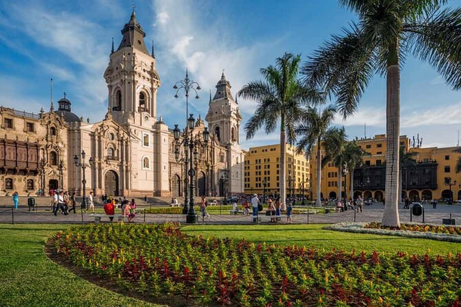Lima : City Tour by Panoramic Bus - Walking & Catacombs - A four-hour introduction to Lima’s many faces