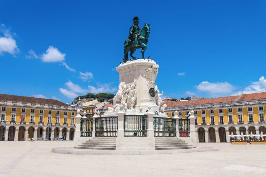 Lisbon: 3-in-1 Hop-On Hop-Off Bus and Tram Tours - The Modern Lisbon route and its wide contrast