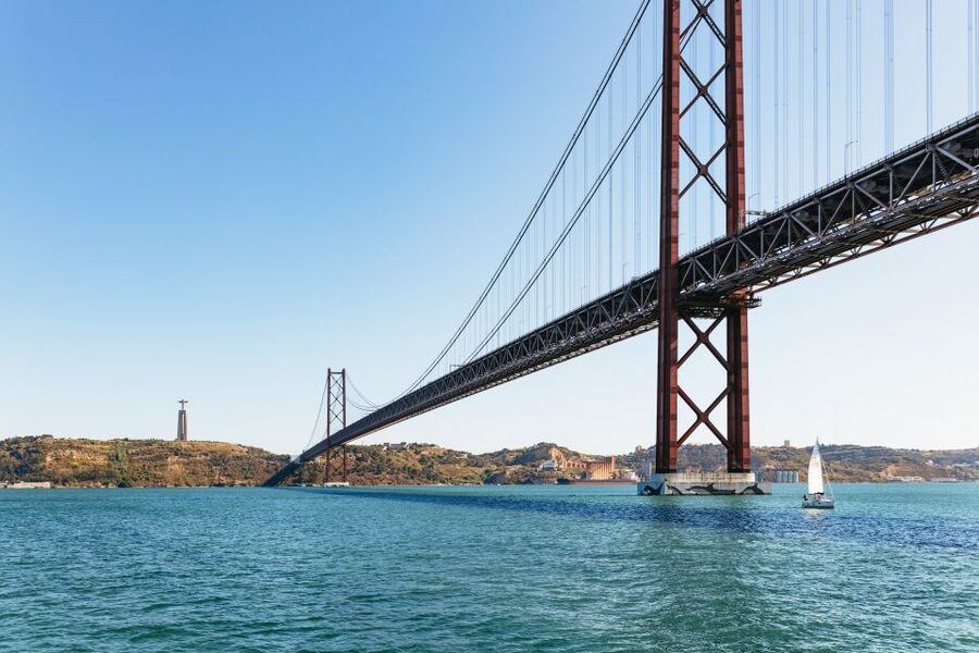 Lisbon: 72/96-Hour Hop-On Hop-Off Bus, Tram & Boat Ticket - Ride the Hills Tram through the old quarters