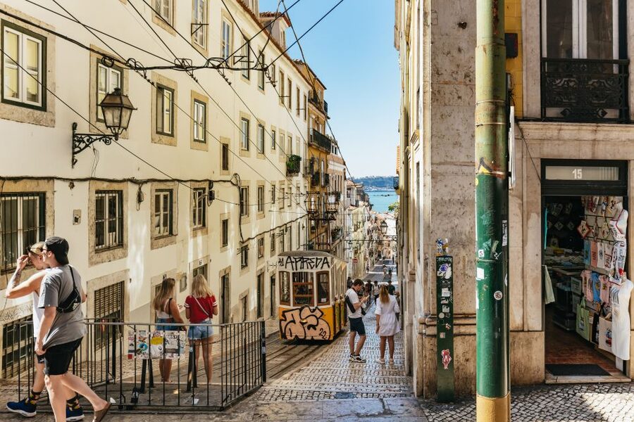 Lisbon: 72/96-Hour Hop-On Hop-Off Bus, Tram & Boat Ticket - FAQ