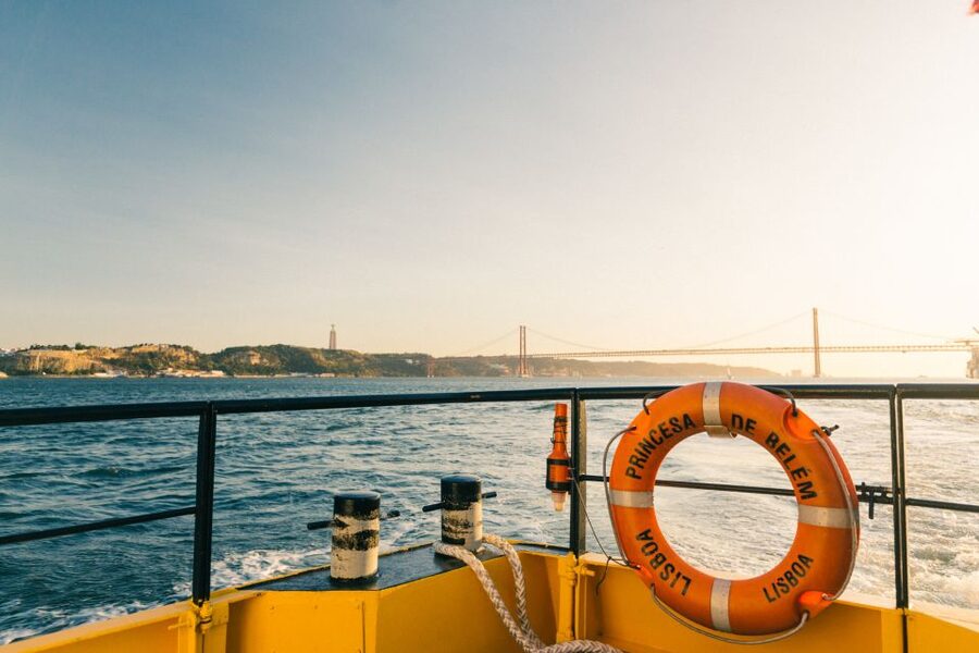Lisbon: Boat Tour Ticket and Hop-on Hop-off 48-Hour Bus. - Modern Lisbon route: from old quarters to Parque das Nações