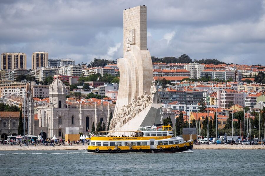 Lisbon: Boat Tour Ticket and Hop-on Hop-off 48-Hour Bus. - The Yellow Boat and its best views