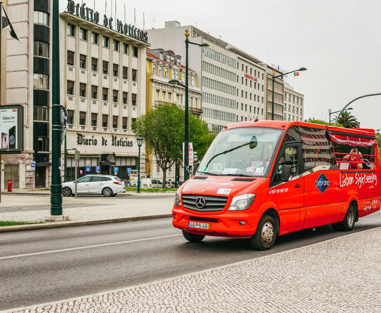 Lisbon: Hop-On Hop-Off Bus Tour - Uptown Line: shopping, families, and modern districts