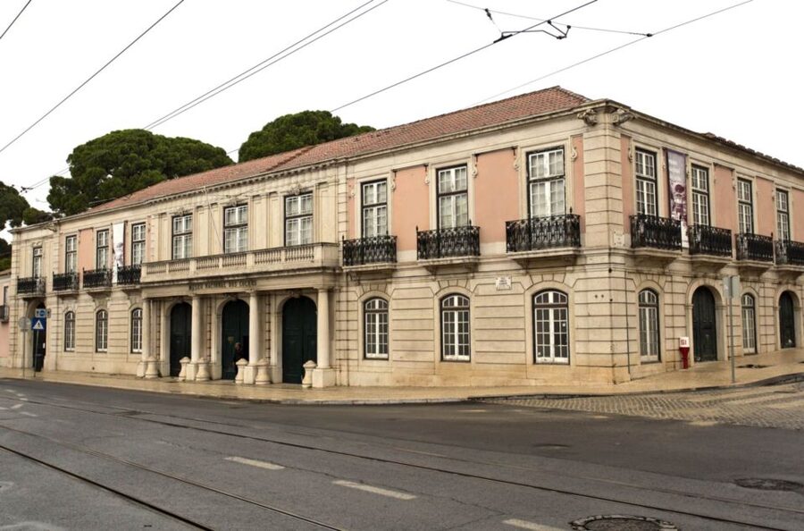 Lisbon: National Coach Museum Entry Ticket and Audio Guide - Getting the audio tour ready before entry