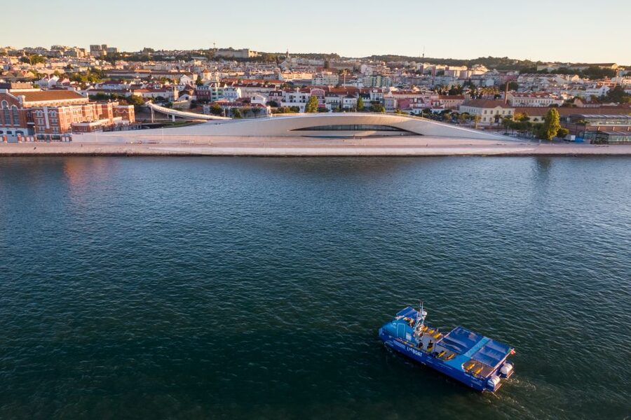 Lisbon: Sightseeing Boat Tour with Hop-On Hop-Off Option - Key points to know before you book