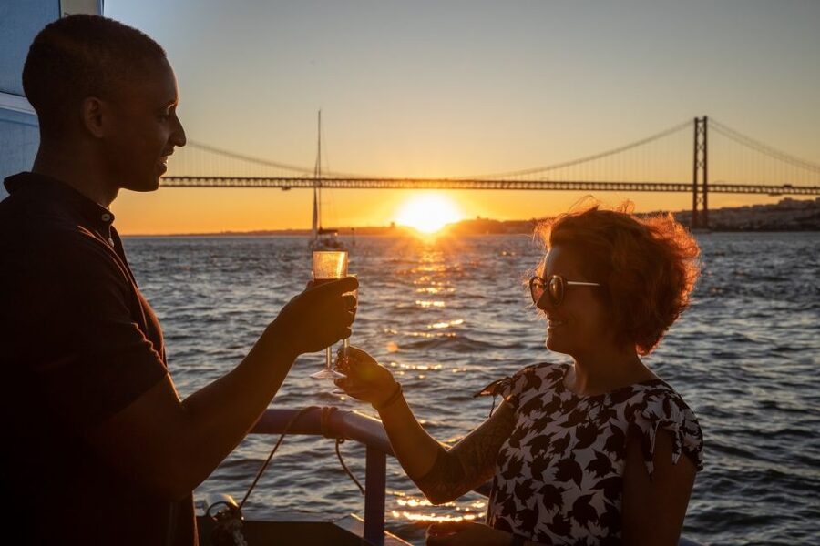 Lisbon: Sightseeing Boat Tour with Hop-On Hop-Off Option - Is $21 a fair price?