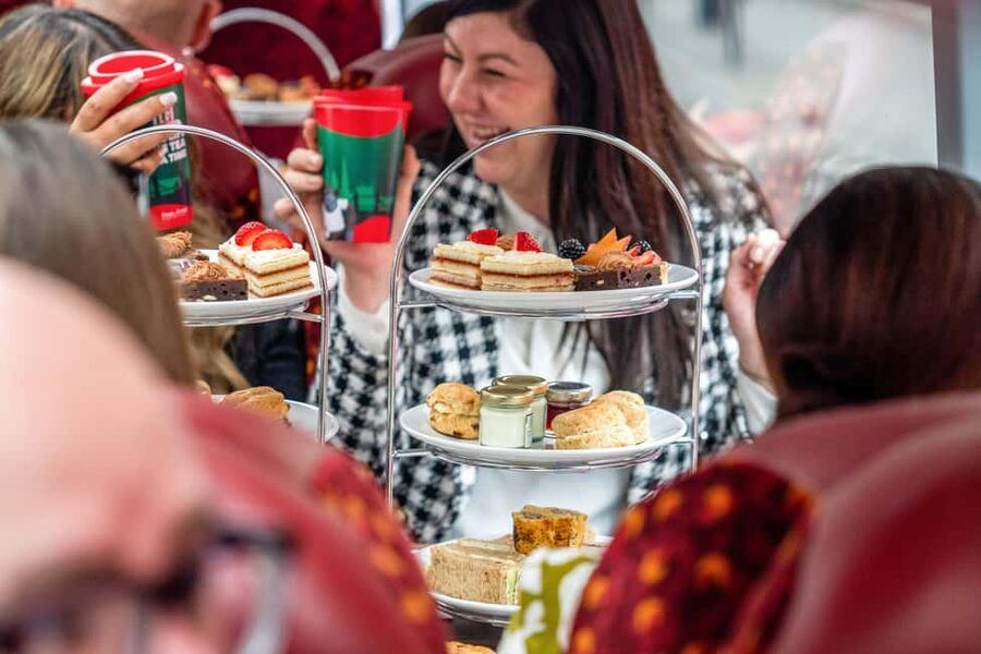 London: Afternoon Tea Bus Tour & London Eye Option - The best seats and the view tradeoff