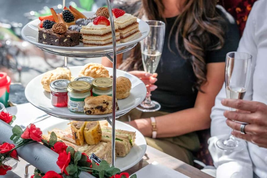 London: Afternoon Tea Bus Tour & London Eye Option - St Paul’s Cathedral and the City of London