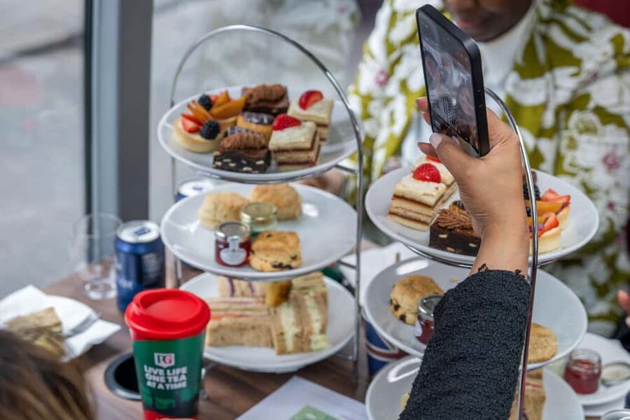 London: Afternoon Tea Bus Tour & London Eye Option - Tea, coffee, juice, and the included Prosecco